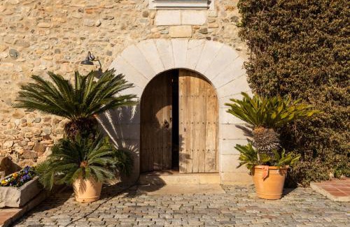 Bescano House | Masia elegant amb jardí i piscina
