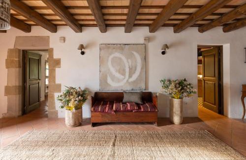 Bescano House | Masia elegant amb jardí i piscina