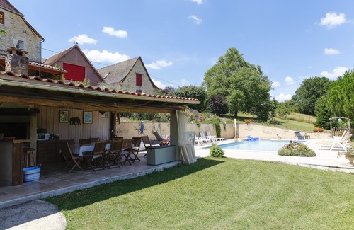 Thenon Cottage | MASKALI, gite l Ethnique, heated swimming pool open view