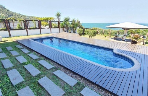 Balneario Camboriu House | Masonry House Facing the Sea with Very High Standard in Estaleirinho Beach!