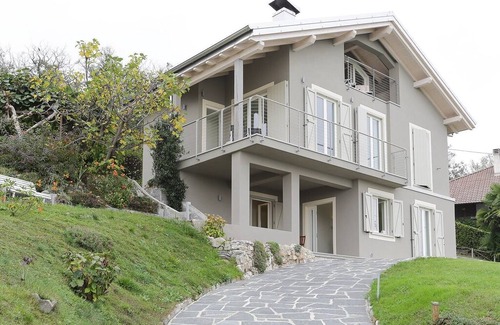 Massino Visconti Apartment | Massino Visconti 2 bed apartment with lake views