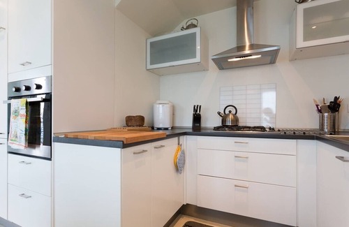 Massino Visconti Apartment | Massino Visconti 2 bed apartment with lake views