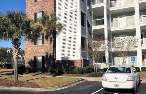 Central Myrtle Beach Condo | Massive 1st floor end unit. Luxury 3 bedroom 2 full bath open floor plan.