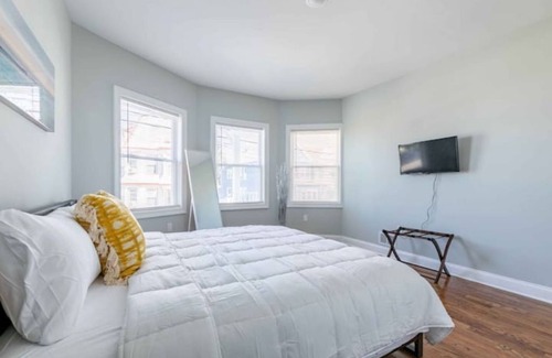 Kearny Apartment | 🗽Massive 3BR 2BT 2🅿️ King bed near NYC and American Dream