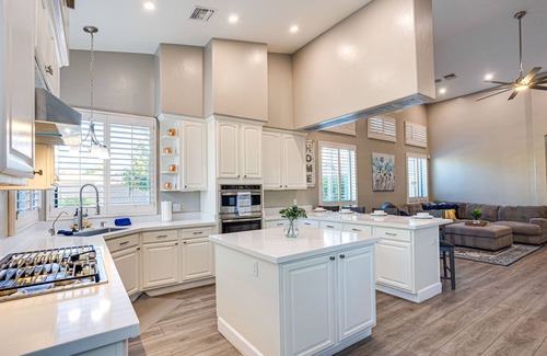 East Mesa House | Massive Custom! Sparkling Fenced Pool! Sleeps 12.