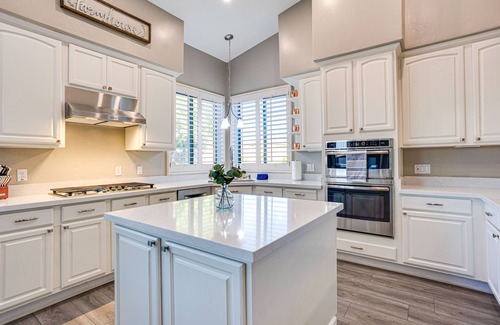 East Mesa House | Massive Custom! Sparkling Fenced Pool! Sleeps 12.