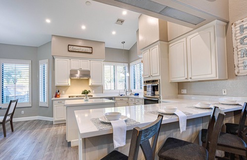 East Mesa House | Massive Custom! Sparkling Fenced Pool! Sleeps 12.
