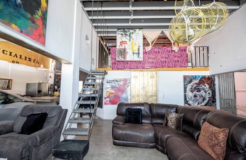 Centro House | Massive Loft- kid,pet and party friendly. Private parking. Minutes from border.