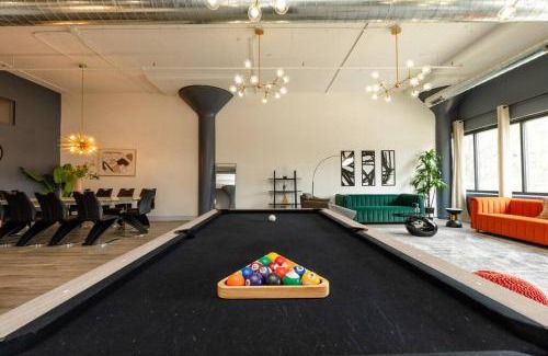 Near South Side Apartment | Massive Luxury 5BR Loft for groups up to 12 guests with Optional parking and Gym Access Near McCormick Place and Soldier Field