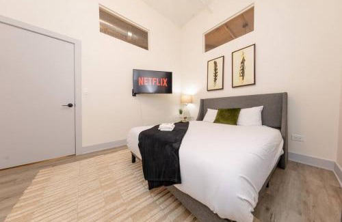 Near South Side Apartment | Massive Luxury 5BR Loft for groups up to 12 guests with Optional parking and Gym Access Near McCormick Place and Soldier Field