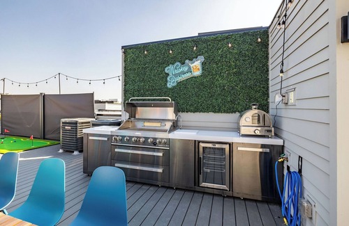 East Bank House | Massive Luxury Home w/Rooftop, Hot-tub, Game room, Mini Golf, Views, and more