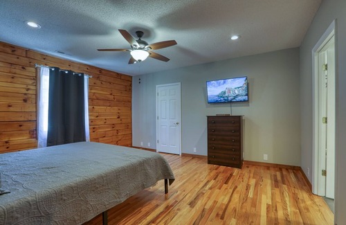 Alexander Cabin | Massive Real Cabin! 3500 SF, Up to 16 guests! Mountain Views, Firepit, HOT TUB!