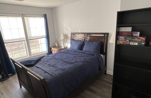 Aldie House | Master Bedroom and Private Bath with Walk-In Closet