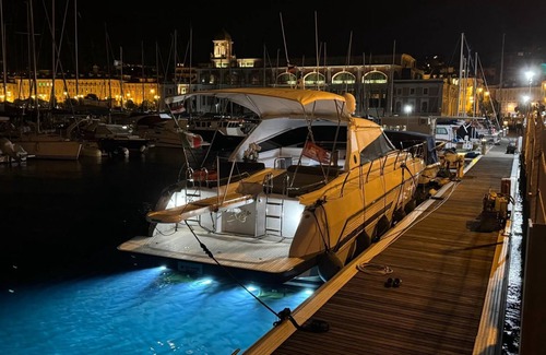 Trieste City Centre Boat Rental | MASTER BEDROOM WITH BATHROOM ON EXCLUSIVE YACHT IN DOWNTOWN TRIESTE