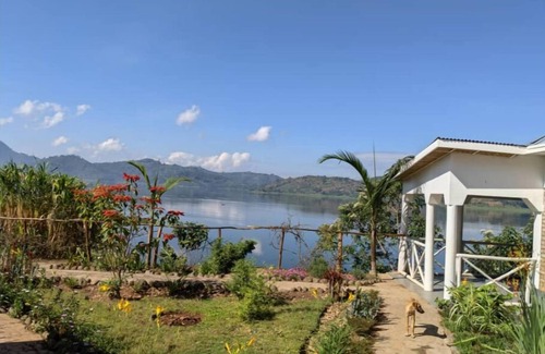 Ruhondo Apartment | MASTER ROOM located in Lake view and Volcanos view