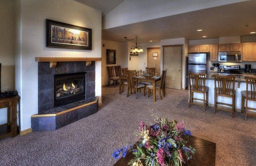 Four O'Clock Villa | Master Suite: Grand Timber Lodge @ Breckenridge CO