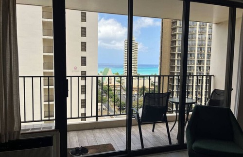 Waikiki Condo | Masterfully Renovated Ocean View Unit in Waikiki includes Parking