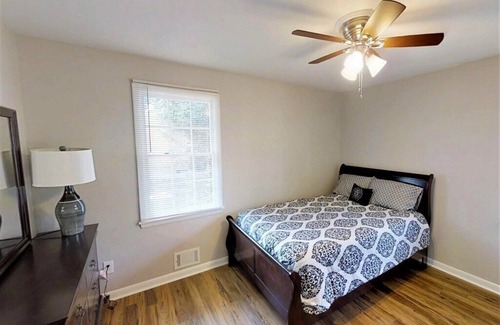 National Hills House | MASTERS GOLF RENTAL~ACROSS STREET FROM ANG~WALK TO THE COURSE~