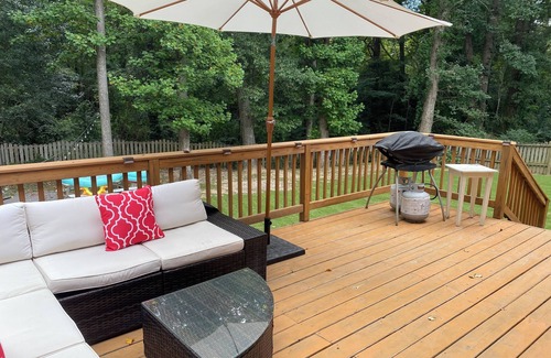 Montclair House | Masters Rental 5br 3.5ba; Less than 4mi from Augusta National with putting green