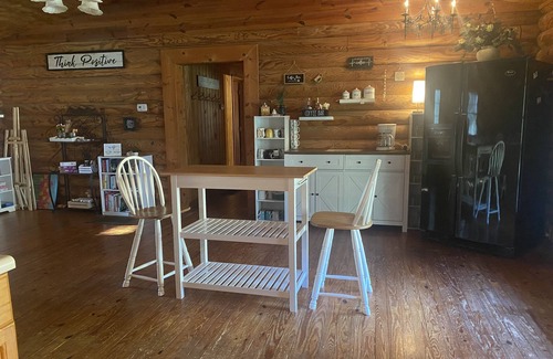 Washington Cabin | Masters Tournament Relaxing Log Home Sleeps 12+. Bring your friends & family.