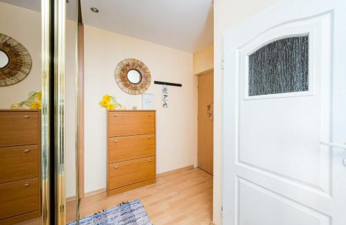 Bielany Apartment | Maszewska Comfy Studio by BookingHost