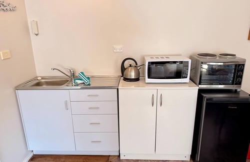 Onekaka Apartment | Matai Grove - Tranquil Bush Studio Retreat, Golden Bay