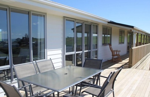 Awhitu House | Matakawau Family Bach - 50 minutes from Drury Motorway