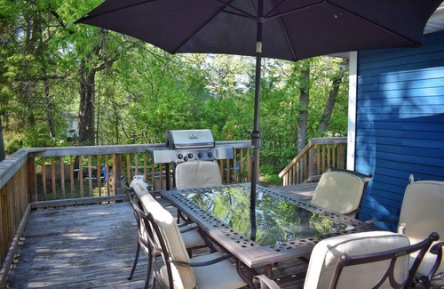 Sandy Hook Cottage | Matlock Dunnotar Area Pet Friendly 3 Bed Cottage Across the Road From the Lake