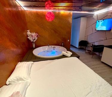 Baia Mare Apartment | MATTEO room by 50 shades