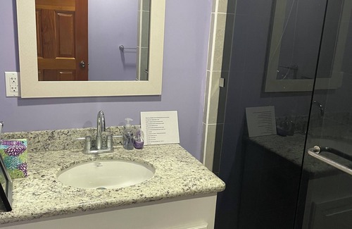Belize City Apartment | MATUK&ROSE, Cozy , 1 Bedroom , 1 BathroomUnit , complete with AC,WiFi,smart TVn
