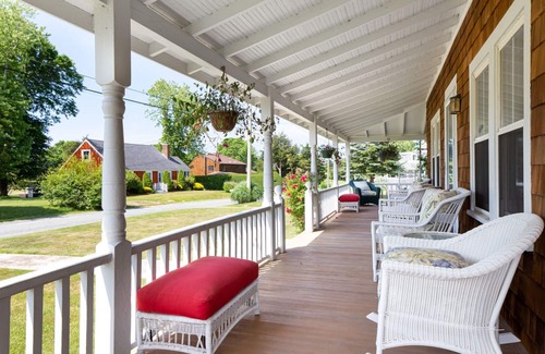 Wakefield-Peacedale House | Matunuck walk to Ocean Mist, Large yard