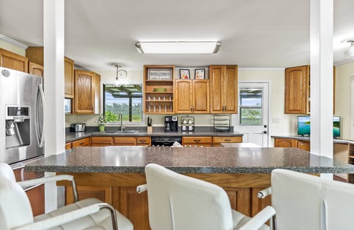 Punaluu House | Mau Loa Hale: Perfect Location 5 Acres Walk to Bch! Open concept! Breeze & Views