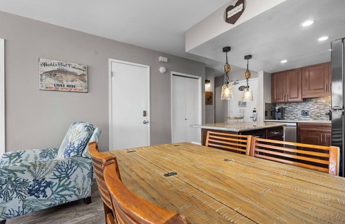 Kihei Condo | 🌴 Maui Banyan | Walk to Beach | A/C | Pool | Lanai | Sleeps 4