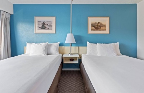 Kahului Hotel | Maui Escape! Harbor Views, Outdoor Pool, Short Drive to Maui Tropical Plantation