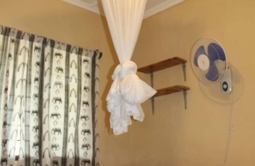 Ukunda House | Maui Palm house, Ukunda, 4 bedroom secure compound, 10 minutes to the beach.