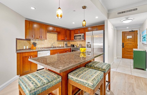 Honokowai Condo | Maui Resort Rentals: Honua Kai – 7 Total Bedrooms, 9th Floor Stunning Deluxe Ocean & Mountain Views!