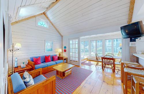 Mashpee House | Maushop By The Sea