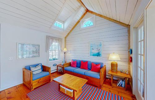 Mashpee House | Maushop By The Sea