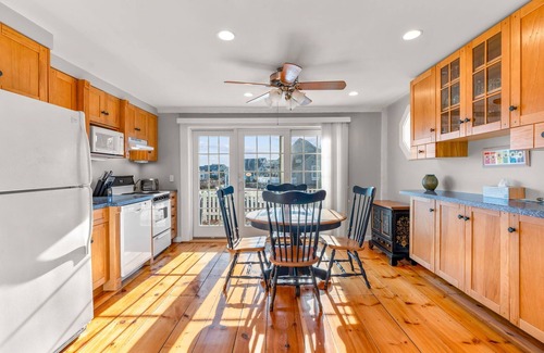 Mashpee Cottage | Maushop Village-Exceptional, 2 bedrooms, Sleeps 4, 1.5 baths, with great views.