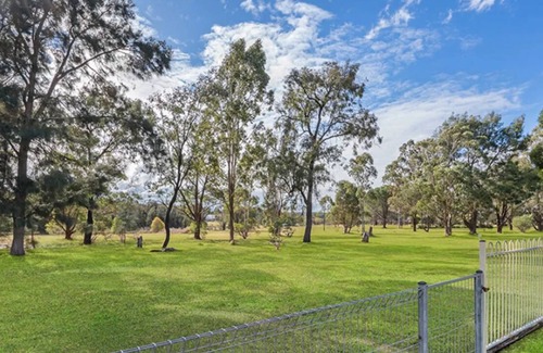 Cessnock House | Mavis by the golf course