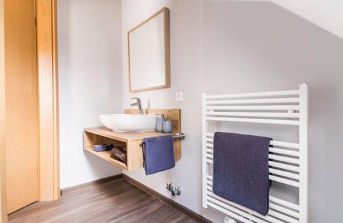 Mußbach Bed & Breakfast | Maxi, shower or bath, toilet, 1 bedroom - winery - guest house Völcker