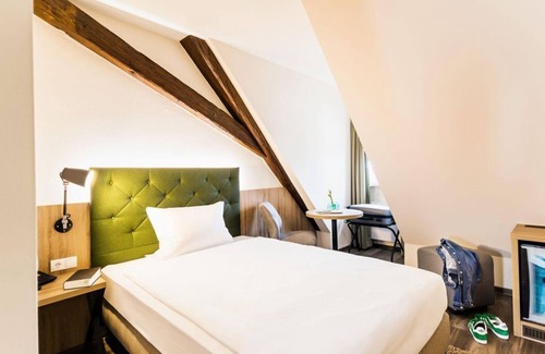 Mußbach Bed & Breakfast | Maxi, shower or bath, toilet, 1 bedroom - winery - guest house Völcker