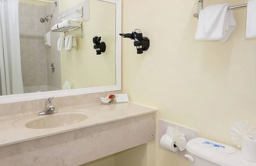 Rodney Bay Hotel | Maximum Comfort! 2 Spacious Units w/Free Parking, Outdoor Swimming Pool!