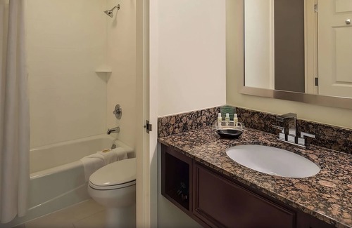 O'Hare Hotel | Maximum Comfort! With Airport Shuttle Service, Pets are Welcome!