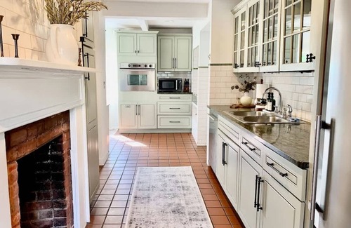 West Mystic House | Maxson House Mystic – Easy Walk to Downtown