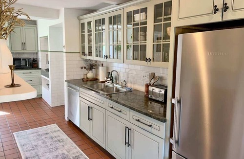 West Mystic House | Maxson House Mystic – Easy Walk to Downtown