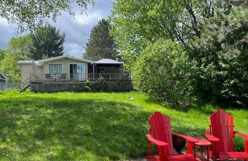 Alban Cottage | Maya Retreat - 4BR, Pet-Friendly Waterfront Cottage w/ Lots to Do