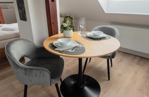 Friedrichshafen Apartment | Maybach Apartments - Modernes & zentrales Studio in Altstadtvilla - Bodenseenähe - Parkplatz - Klimaanlage