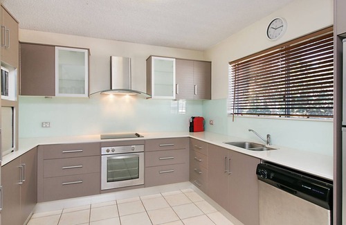 Coolangatta Apartment | Maybury Unit 3 only a 70 Metre walk to Rainbow Bay beach Coolangatta FREE Unlimited Wi-Fi