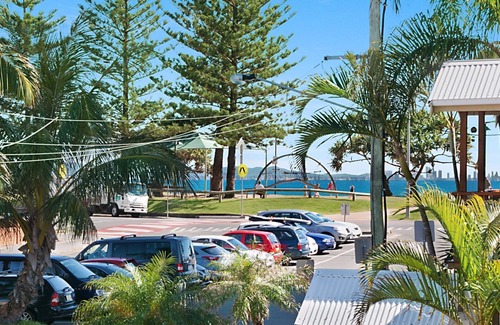 Coolangatta Apartment | Maybury Unit 3 only a 70 Metre walk to Rainbow Bay beach Coolangatta FREE Unlimited Wi-Fi